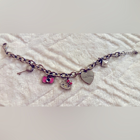 Hello Kitty charm bracelet - Picture 2 of 2